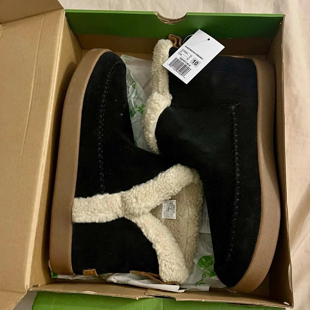 Sanuk | Women’s Black Cream Nice Bootah Corduroy Ankle Boots